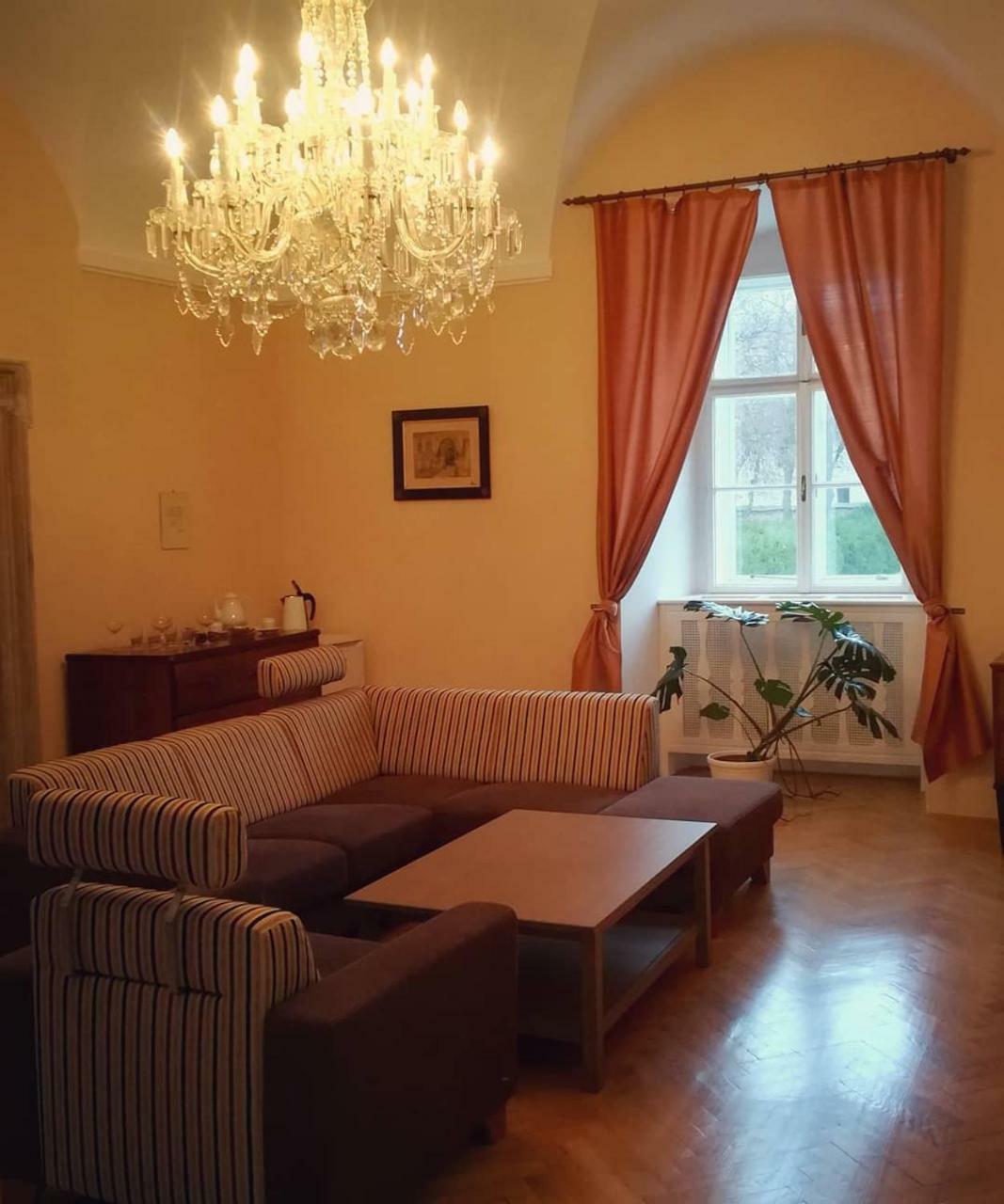 Zámek Nové Město nad Metují Exteriér fotografie